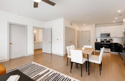 Elegant 2BR with Resort Pool and Lounge Areas 2 - Photo 3