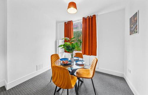 Clover House Stunning Cosy Cottage 3BR By AltoLuxo Short Lets & Serviced Accommodation With Free WiFi & Parking - Foto 16