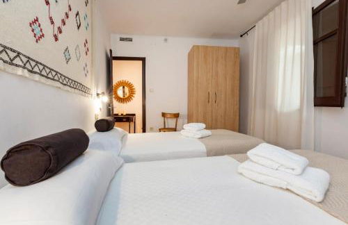 21 Sleeps Private Pool Villa & BBQ Near Barcelona - Foto 38