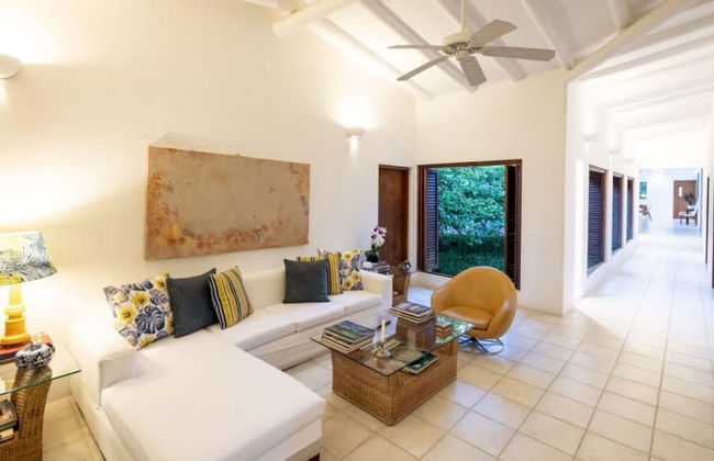 w Spacious 5BR Villa at Mesa de Yeguas - Photo 5