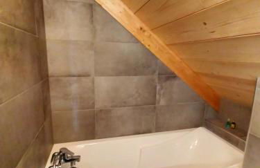 Au chalet de JO avec accès à l'espace piscine et jacuzzi - Foto 24