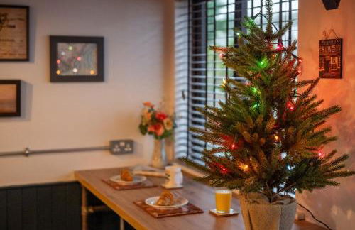 2 The Old Canteen, Two Minute Walk To Beach - Photo 30