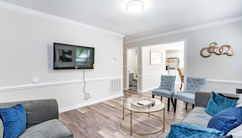 Renovated N Raleigh home with firepit wifi & king bed - Foto 3