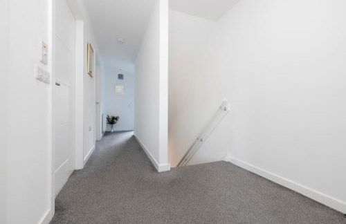 Stylish 3BR Home with Garden & Free Parking - Near O2 Academy & City Centre - Foto 27