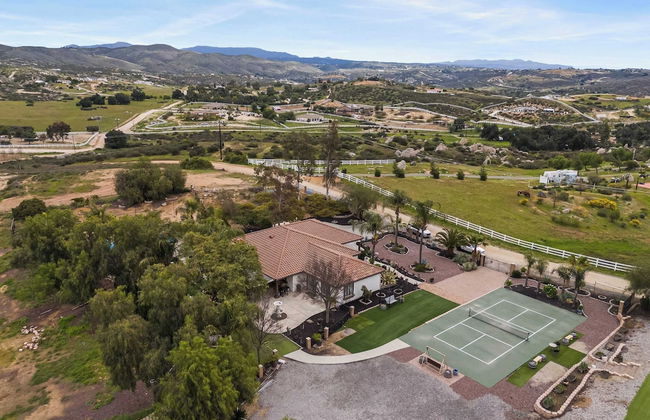 Breathtaking Meadows by Avantstay Temecula Group Retreat Pool, Pickleball, Firepit, Hot Tub - Foto 49