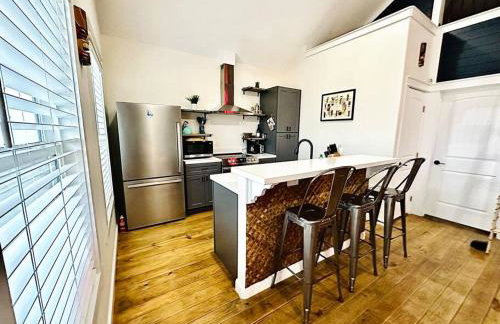 NEW Tiki House! Near Beaches, Sleeps 6-7 - Foto 29