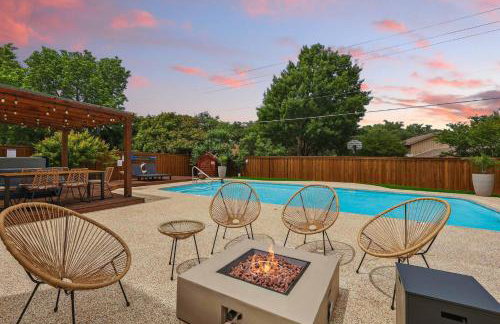 5BR w Pool, Golf Simulator, Game Room & EV Charger - Foto 45