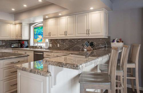Moovalya Keys | Spacious Riverfront Retreat • Private Dock - Foto 11