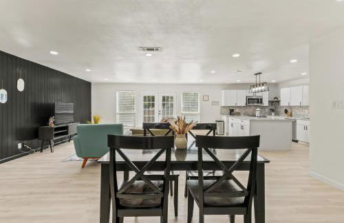 Spacious 4 Bedroom Family Retreat in the Heart of McKinney, TX - Foto 2