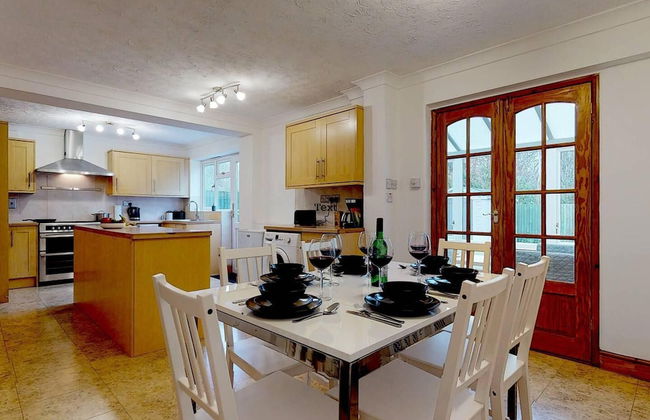 Captivating 4-bed House in Milton Keynes - Foto 24