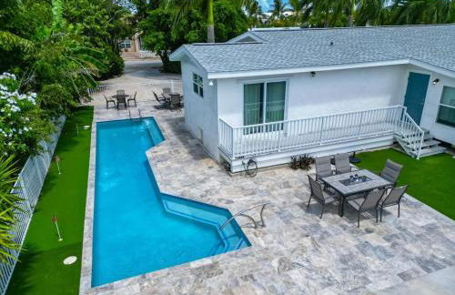 Sea Glass Dreams - Waterfront Pool Home, Mini Golf, Game Room, 110' Dock - Foto 3