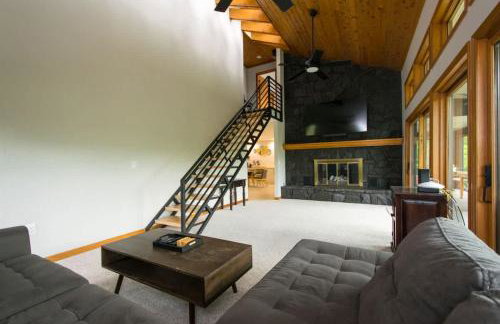 Mountain View 3BR with Sunroom, Close to Ski and Trails - Foto 8