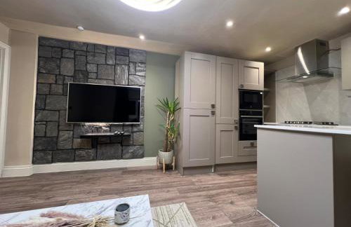 2 bedroom self catering detached outhouse with garden area - Photo 3