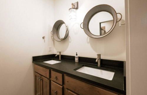 Hot-Tub Wifi Fireplace - Honeysuckle Bridge - Foto 49