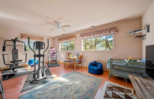 Breathtaking Cabin Backing the National Forest - Foto 21