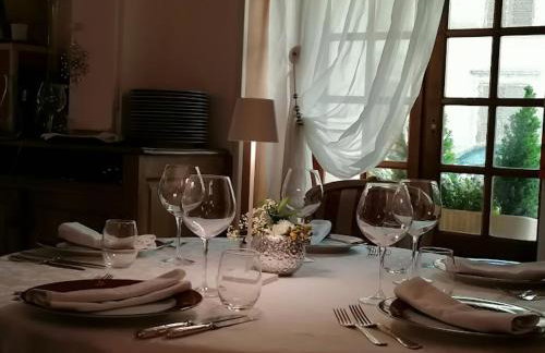 Airport Paris Eiffel Tower Center Roissy CDG - Foto 52