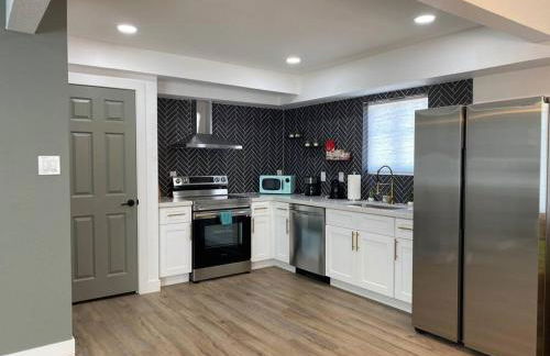 Uniquely remodeled historical district home - Foto 23