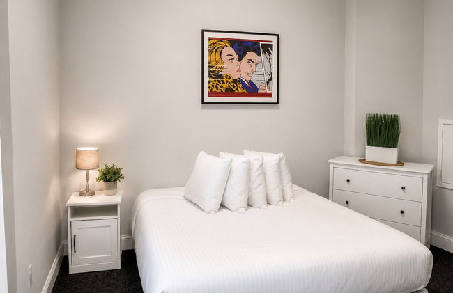 Maverick Suites at 402 Columbus Ave - Foto 31