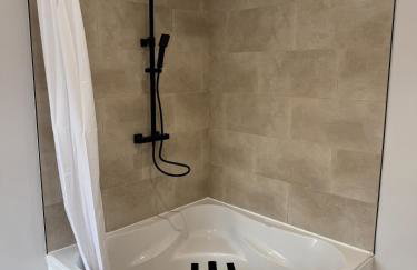 Month Stays Central 3 bed Three Bedroom House by Brookland Stays Serviced Accommodation & Short Lets in Preston with Free WiFi - Foto 16