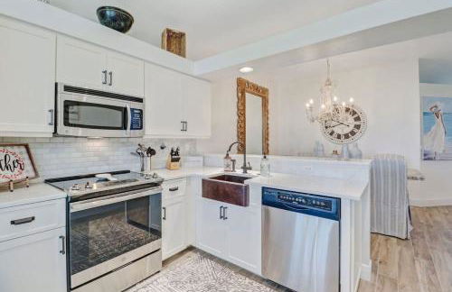 Sunshine days Stunning pool home. Gated community - Photo 14