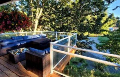 Tranquil Riverfront Retreat - Foto 63