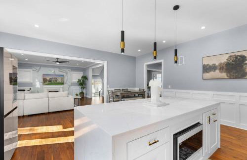 Luxury awaits in this stunning, modern home - Foto 7