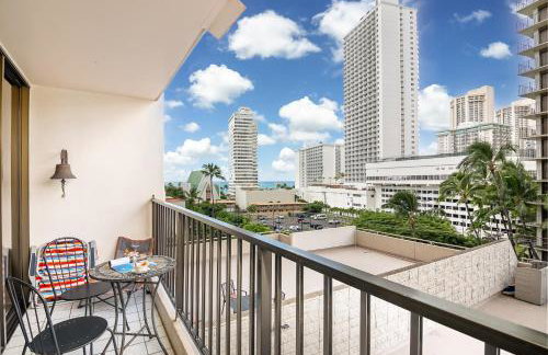 7FL Remodeled, Close to Beach & Dining with Free Parking - Photo 8
