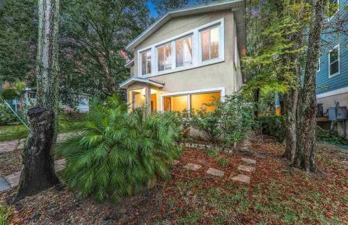 Spacious renovated 4br downtown home w firepit sleeps 8+ - Photo 19