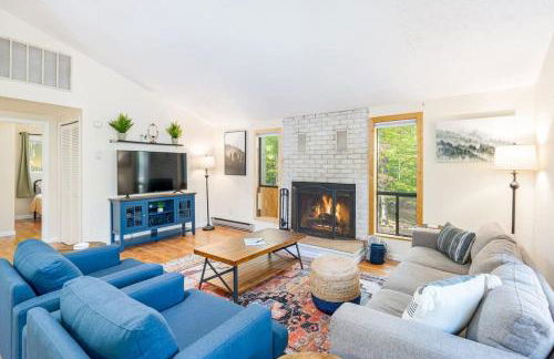 Spacious w Hot Tub, Fire Pit, Deck, Grill and WiFi - Foto 2