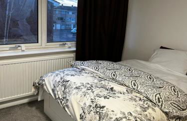 Elm Park Home with Garden & Parking - Foto 3