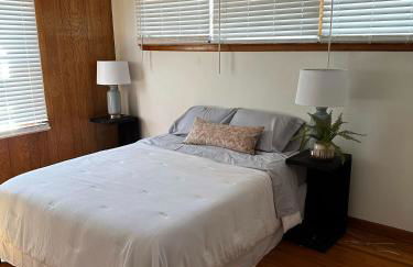 Mid-Century Modern 4BR WIF SmrtTV Coffee Patio - Photo 7