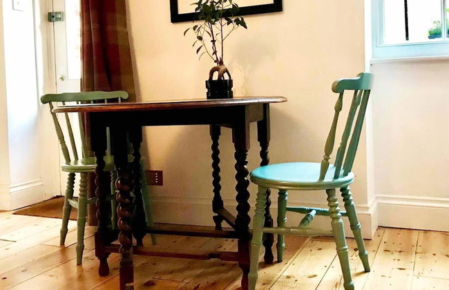 Beachfront Apartment With Woodburner & Courtyard - Photo 15