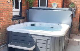 Unique 4 Bed Home in The Windsor Tapestries by Casa by Grace - Sleeps 7-9, Private Hot Tub Hire, Free Parking, Dog Friendly, Legoland, Windsor Castle - Foto 15