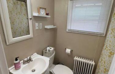 The Purple Door apt in the heart of Radford city - Foto 16