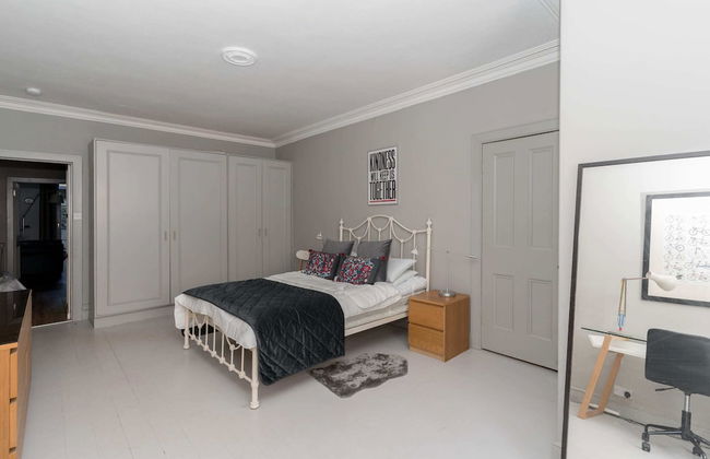 Beautiful & Bright 2BD Flat - Haymarket - Photo 4