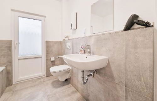 Tolstov Apartments - City Apartment with 3 Rooms - 15 Min Messe DUS & 10 Min Old Town DUS - Foto 6