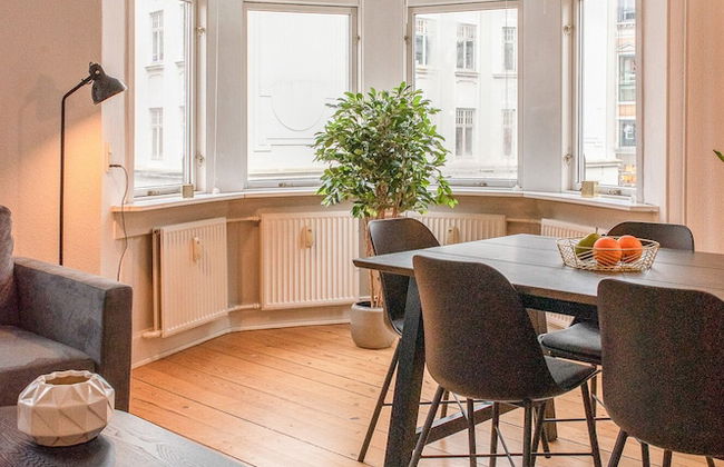 Sanders Boulevard - Smart 3-bdr Apt By the Canal - Photo 15