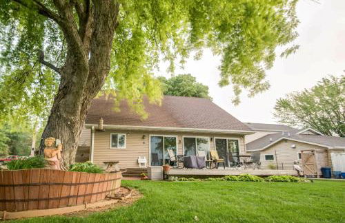 Waterfront Johnson Lake Getaway with Fire Pit! - Foto 23