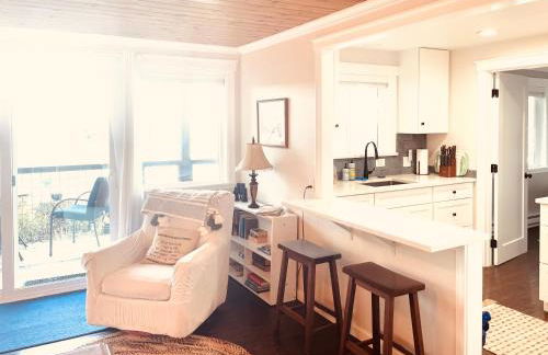 Puget Sound Chic Romantic Cottage with Private Beach Access & Gated Entry - Foto 18