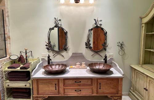 Luxury Mountain Retreat with views, fire pit, and creek - Foto 58