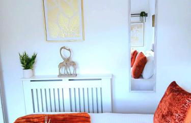 1 BR Corby Town Centre Contractors & Family Friendly - Photo 4