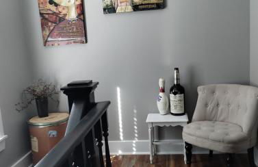 The Bluebird Guesthouse *walk to downtown* - Photo 13