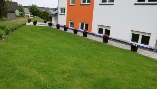 hunsruecker-fewo - Die Erlebnishütte - 2 Ferienwohnungen im Hunsrück in Unzenberg - Foto 3, Garden