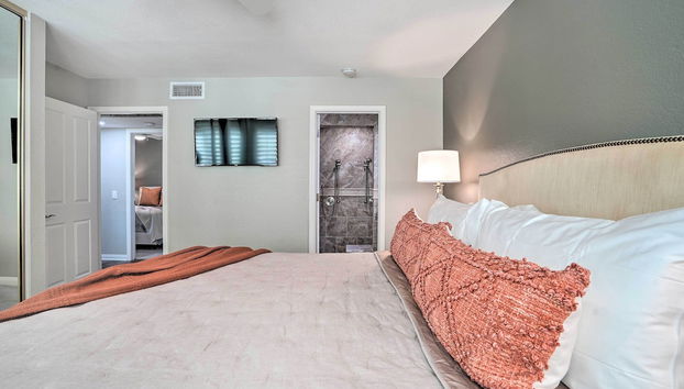 S Palm Desert Condo: Resort Pools & Mtn Views - Photo 2, Interior