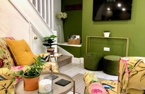 Flower Cottage by Ludlow Castle with Onsite Parking - Photo 5