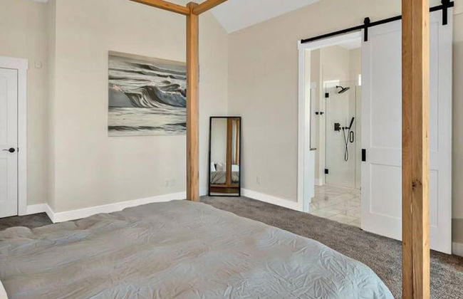 New Luxury Texas Farmhouse - Photo 5