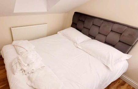 Apartment 4 - striking, 2 bedroom luxury apartment - close to town, mainline rail & theatre - Photo 4