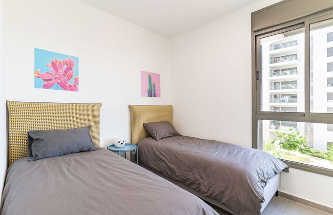 Sunlit Balcony & Coastal Charm by Sea N' Rent - Foto 11