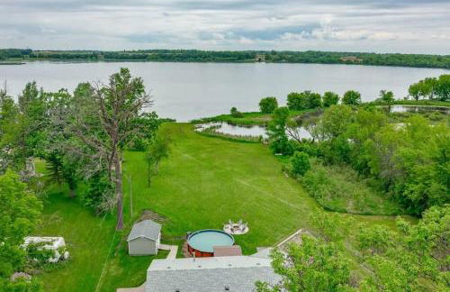 Lake Front Home with Pool and Stunning Views - Foto 6