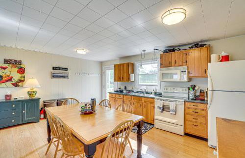 Lake Champlain Family Retreat with Deck and Yard - Foto 5